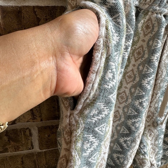 Zara Green and Cream High Waist Shorts - Picture 5 of 7